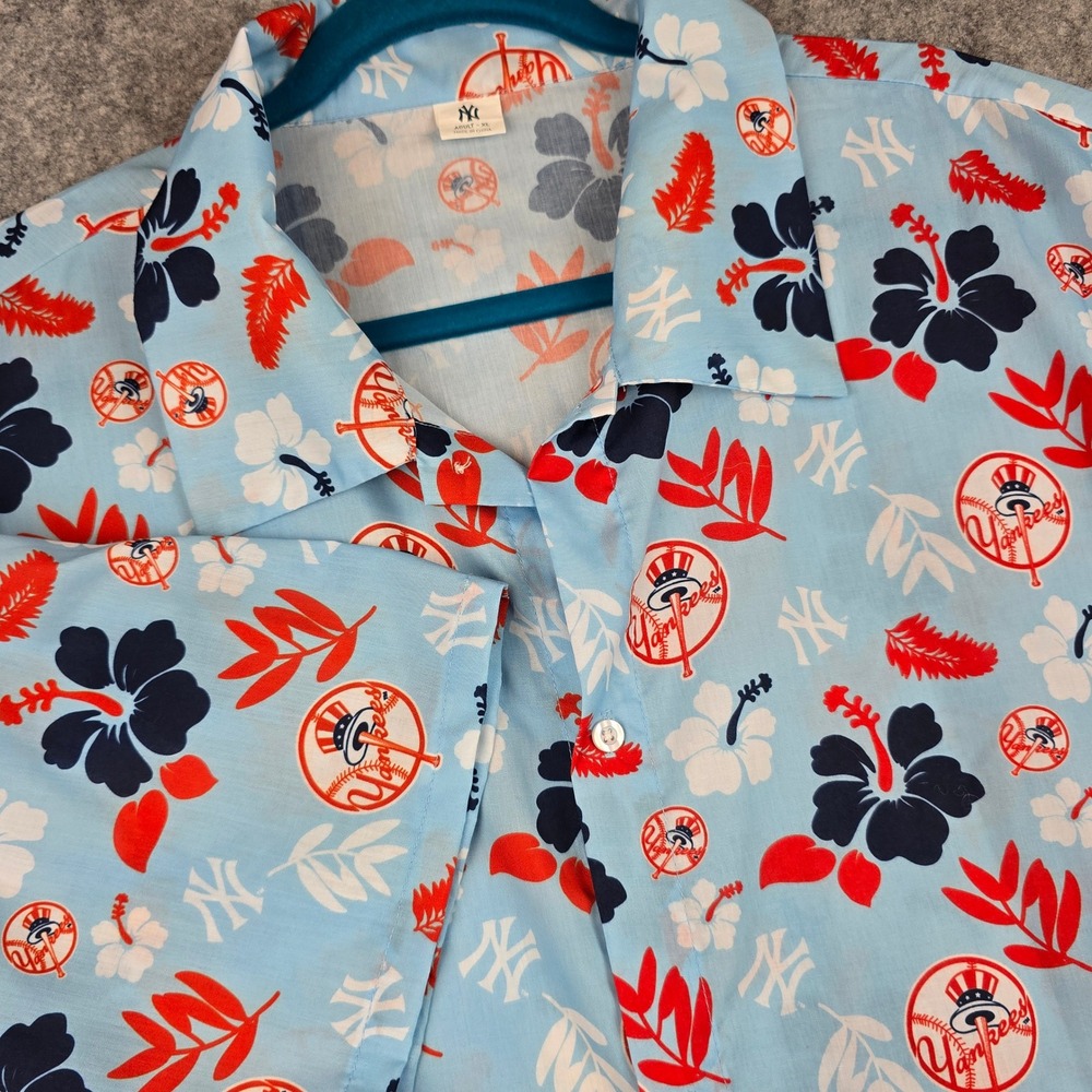 Success Brands New York Yankees Mens XL Blue Relaxed Hawaiian Hibiscus Shirt